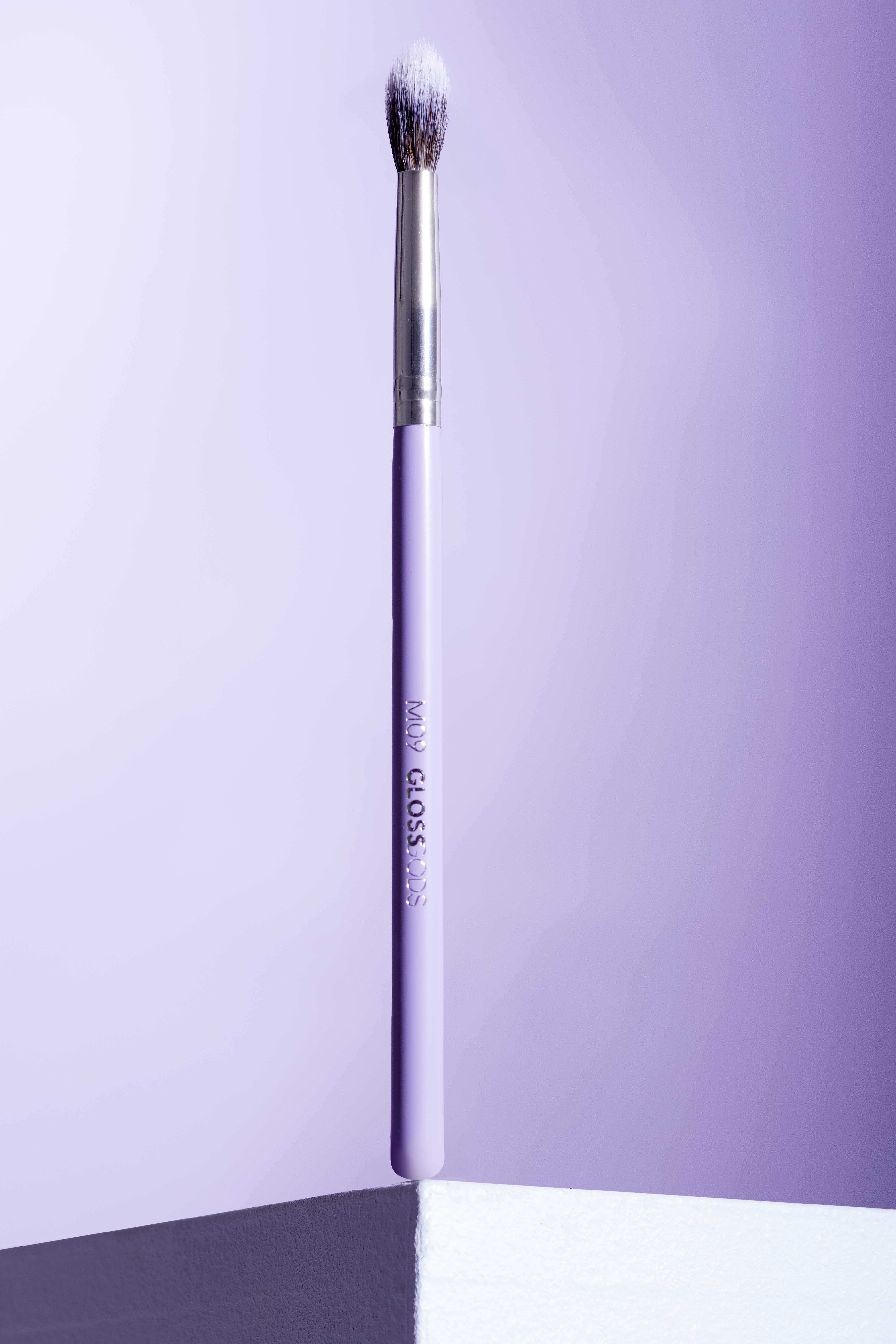 M09 Tapered Blending Brush - Image 3