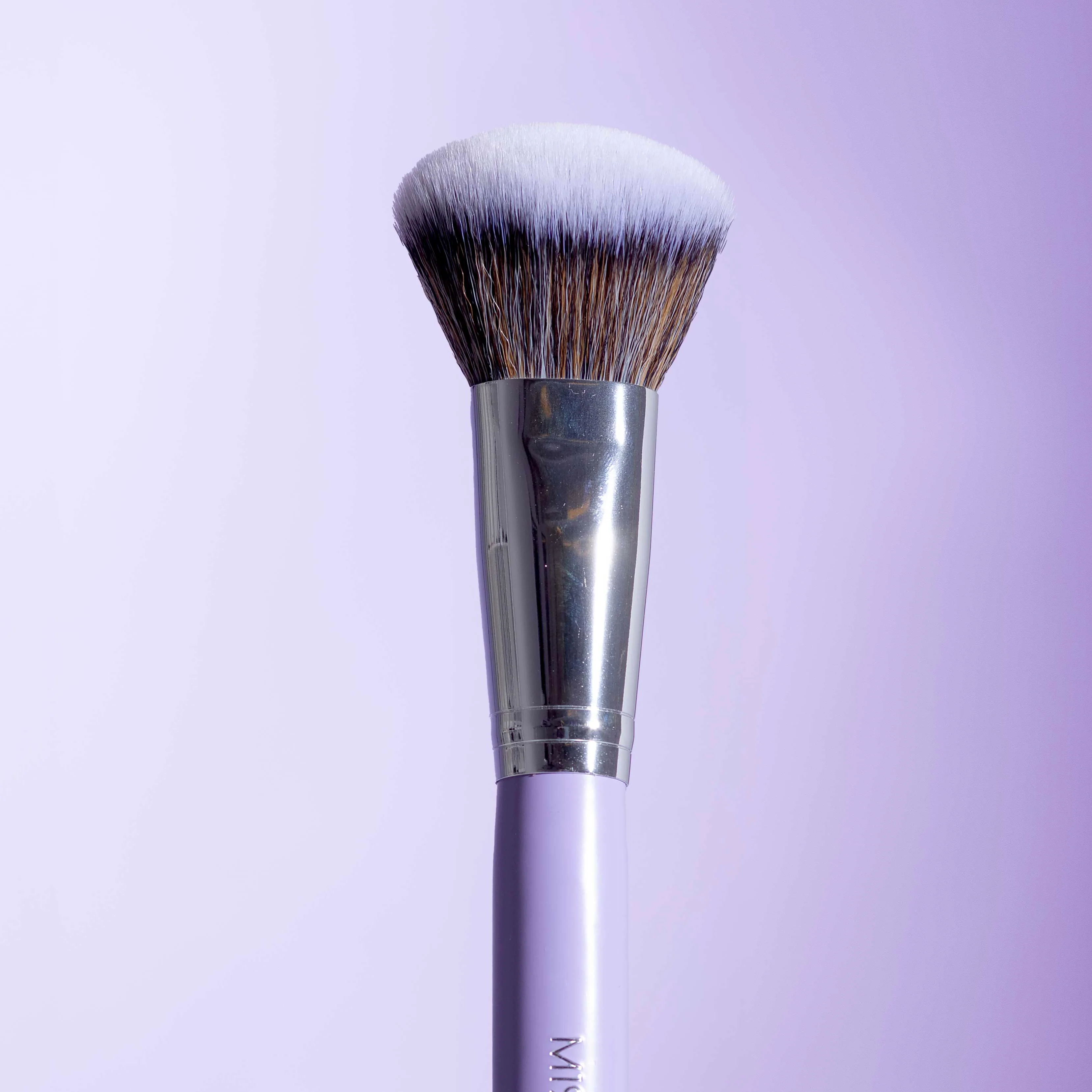 M19 Buffing Foundation Brush - Image 2