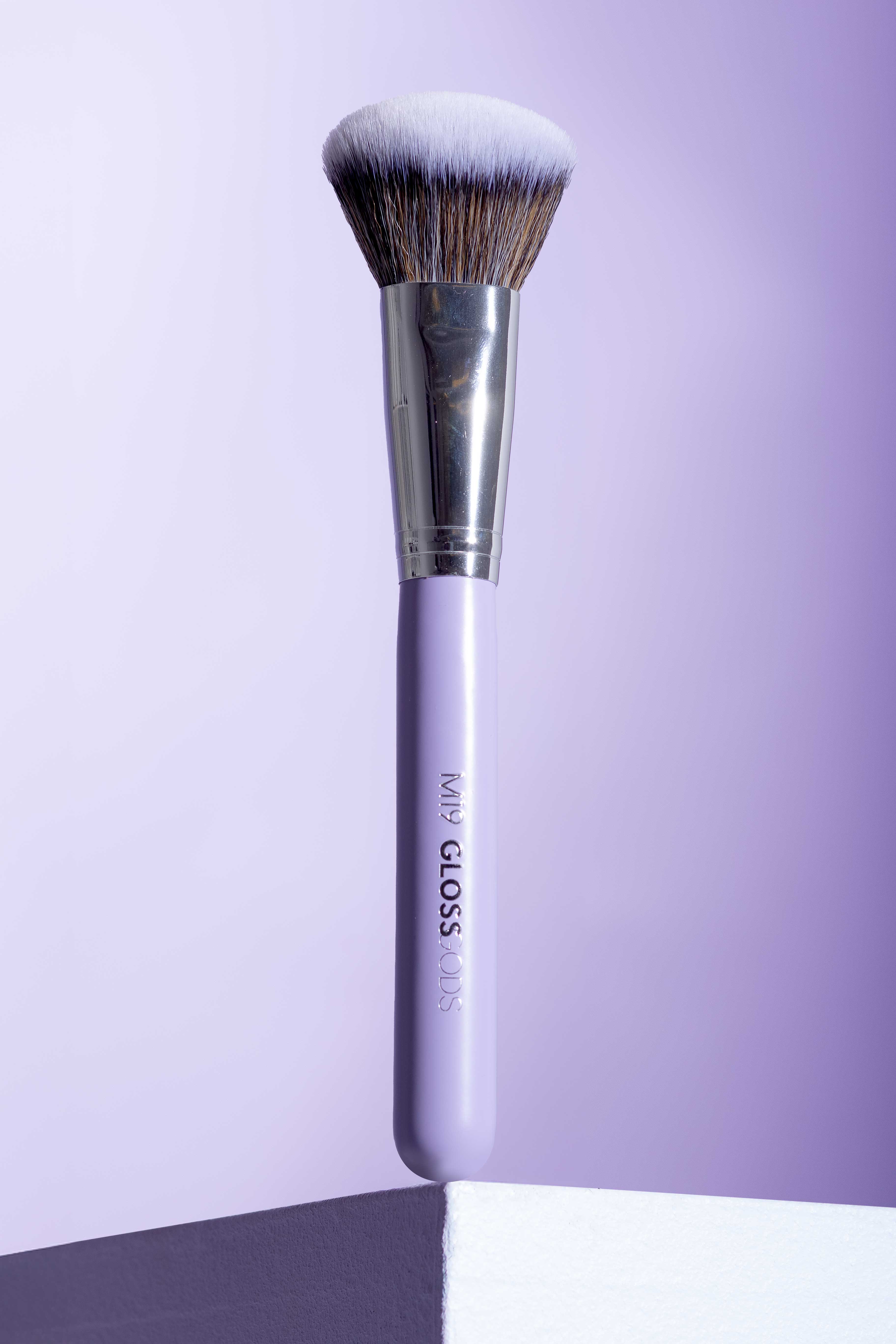 M19 Buffing Foundation Brush - Image 3